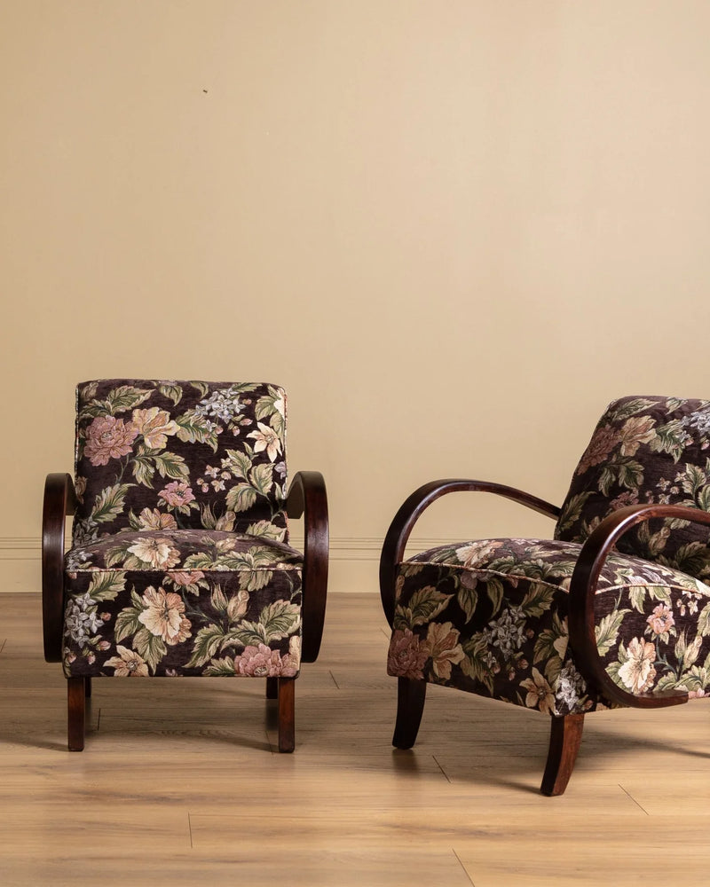 <h6><strong>Jindřich Halabala Lounge Chairs for UP Závody, Pair, 1940s Czech</strong></h6>